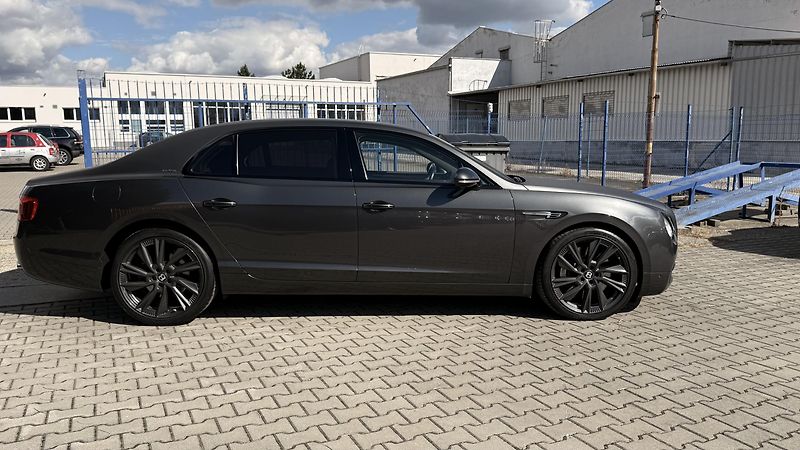 Bentley Flying Spur (2016) 6.0 W12,630PS-335KM/HOD,KRÁSNÝ - fotka 41 z 55