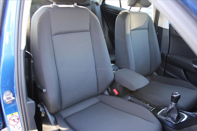 Volkswagen T-Roc 1,6 TDi 85 kW,  servisní kniha - fotka 19 z 27