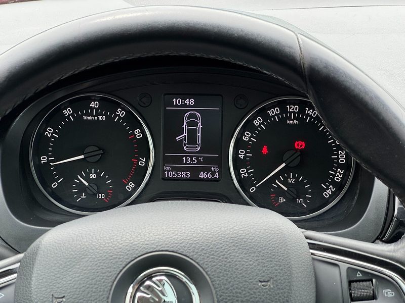 Škoda Rapid (2014) Spaceback 1.2 TSI StylePlus - fotka 21 z 31