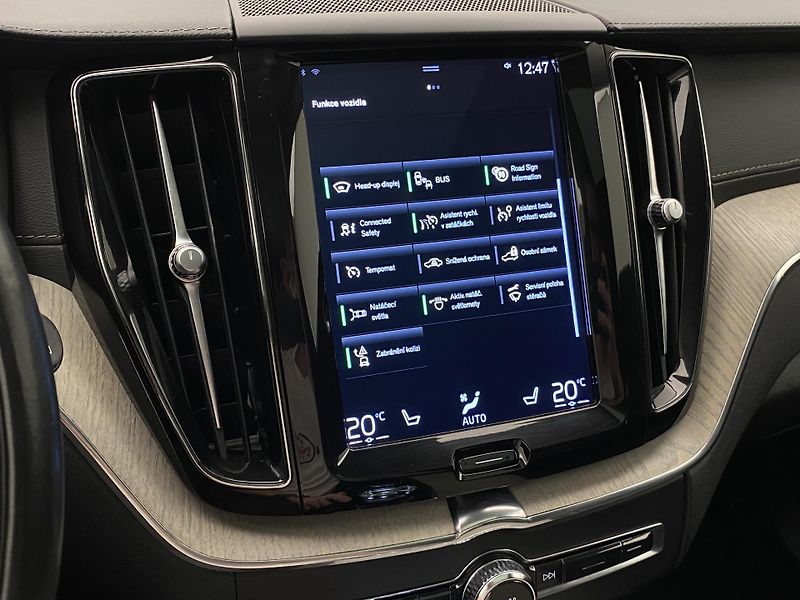 Volvo XC60 B4 AWD INSCRIPTION AUT  - fotka 42 z 50