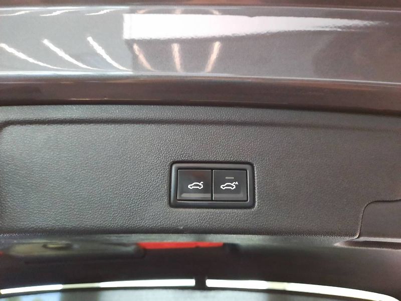 Volkswagen Touareg (2023) R-Line 3.0 TDI 4Motion Edition - fotka 31 z 35