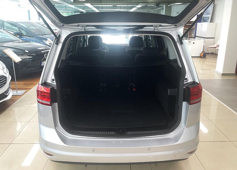 Volkswagen Touran 2,0TDi Comfortline, ČR, 1.MAJ - fotka 8 z 30