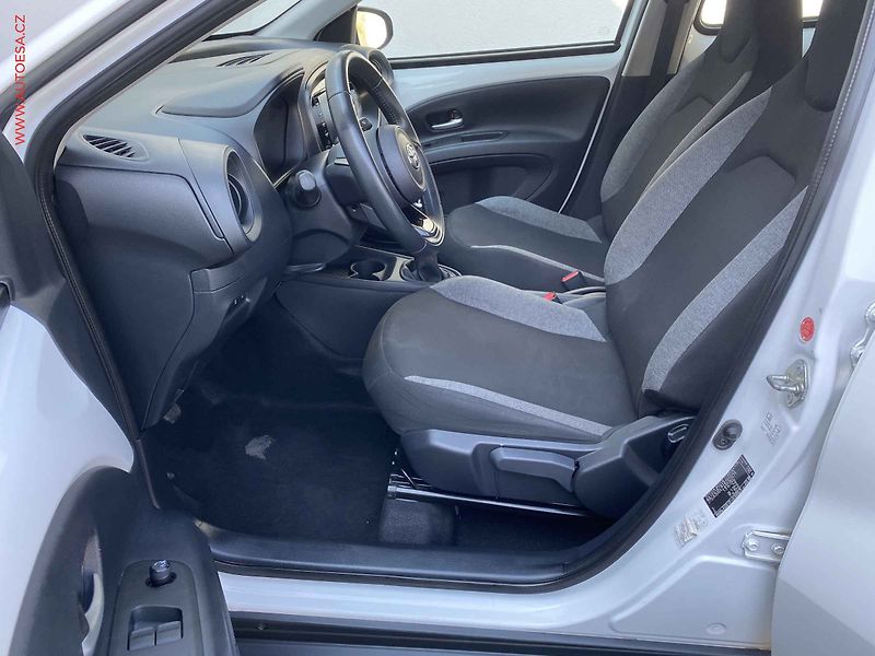 Toyota Aygo (2023) 1.0i, Kamera, AC - fotka 9 z 18