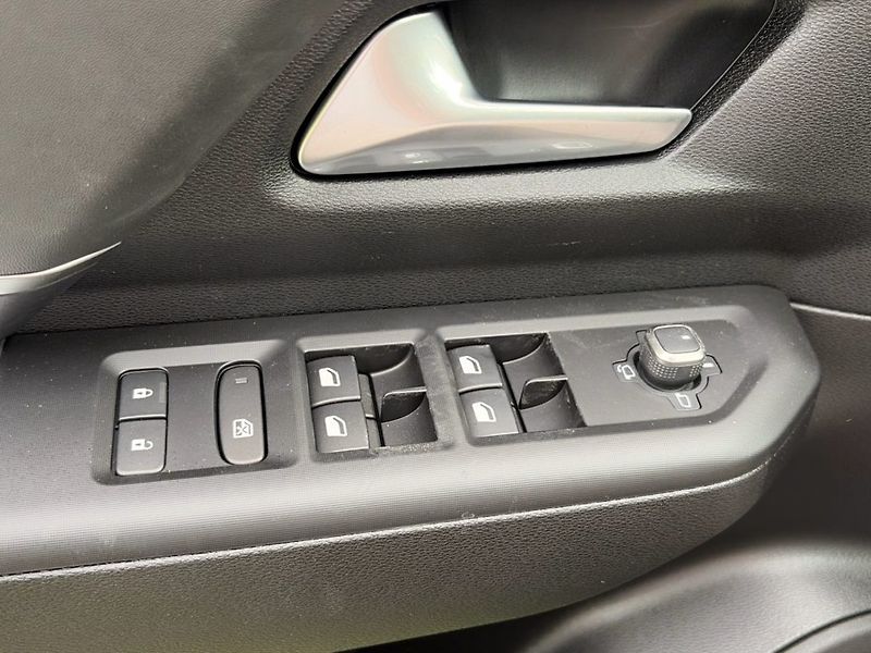 Jeep Compass (2026) Altitude Plug-in Hybrid 225k - fotka 17 z 23