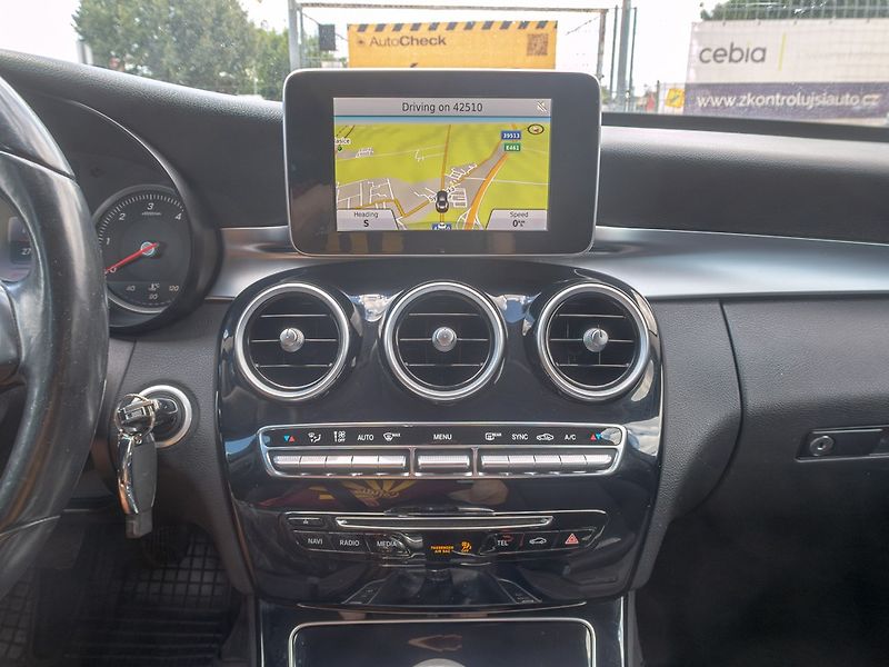 Mercedes-Benz Třídy C (2019) 220CDI LED – NAVIGACE - fotka 25 z 58