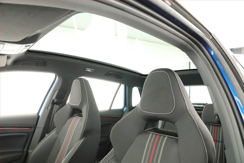 Škoda Kamiq (2025) 1.0 TSI, MONTE CARLO, KEYLESS - fotka 13 z 17