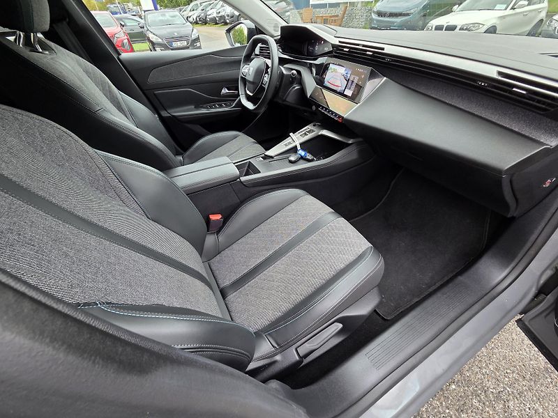 Peugeot 408 (2024) 1.2 PT 130 ALLURE EAT8 - fotka 12 z 29