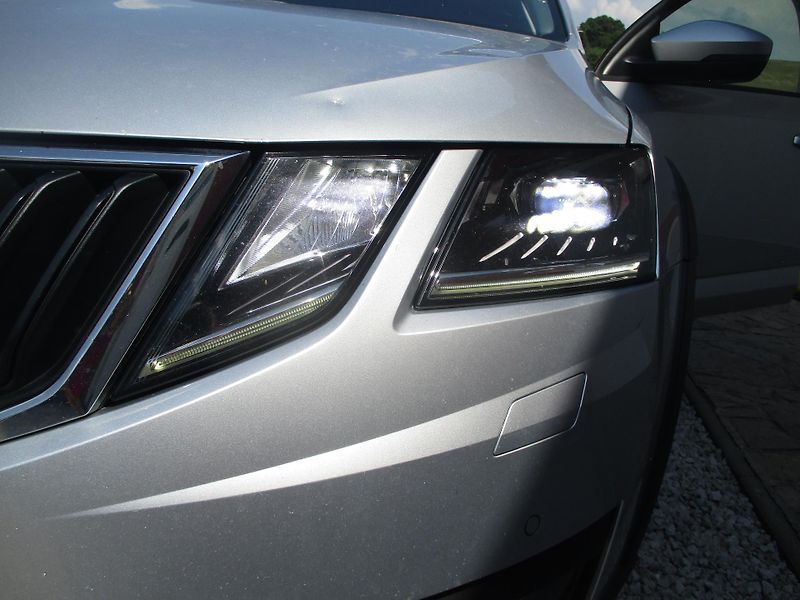 Škoda Octavia 2.0 TDi SCOUT 1.MAJ ČR - fotka 44 z 46