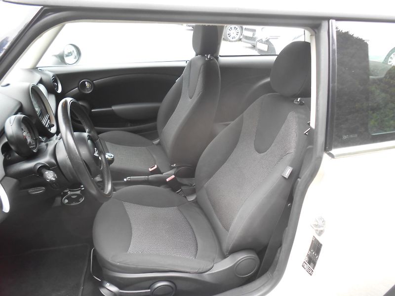 Mini One 1.6i. KLIMA,110TKm!!! - fotka 19 z 30