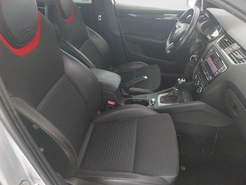 Škoda Octavia (2014) RS 2.0 TDI, Automat, Navi - fotka 9 z 21