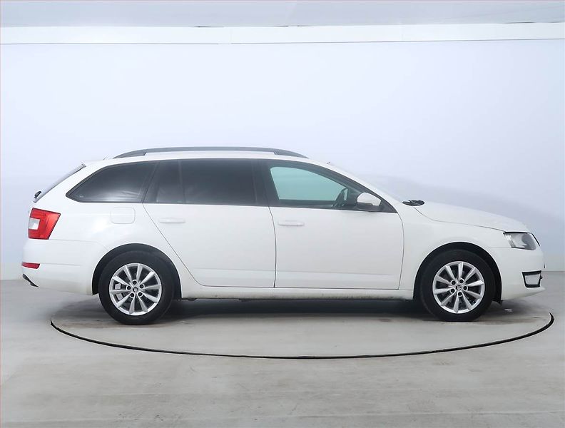 Škoda Octavia (2013) 1.6 TDI, Tempomat - fotka 6 z 18