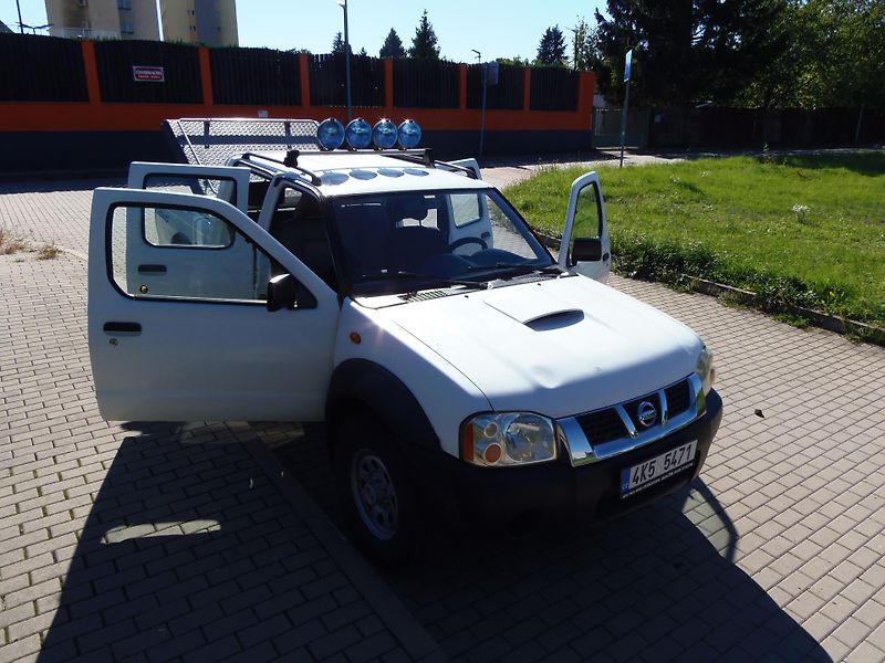 Nissan Navara (2004) 2.5 TD 4x4 redukce tažné 3T CZ - fotka 16 z 23