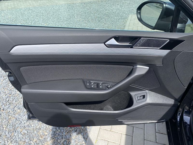 Volkswagen Passat 2.0TSI140kW-1xMAJ.-LED-DSG-ACC - fotka 13 z 49