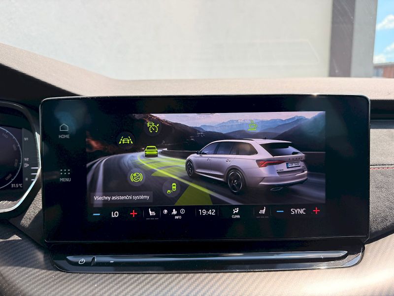 Škoda Octavia (2021) COM RS TD 147/2.0 A7F - fotka 22 z 30