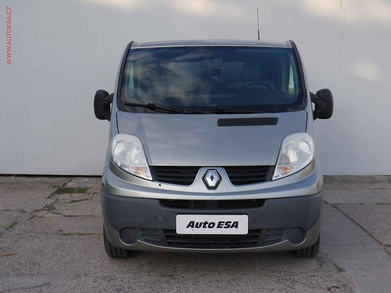 Renault Trafic (2009) 2.0dCi 8míst, AC, 84kW, STK1 - fotka 2 z 15