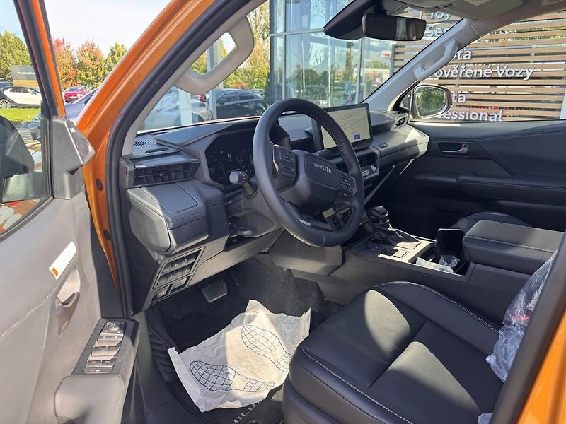 Toyota Hilux 2.8 Invincible - fotka 9 z 13