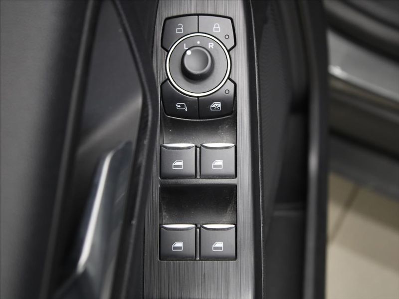 Ford Kuga 2,5 Hybrid 140kW ST-line X ČR - fotka 17 z 27