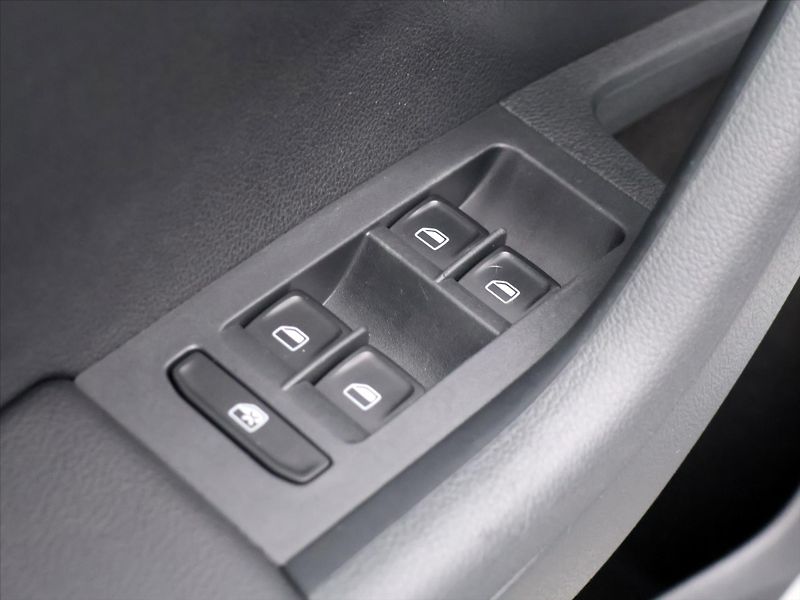 Škoda Octavia 1,6 TDI 77 kW Elegance Aut.kli - fotka 15 z 29