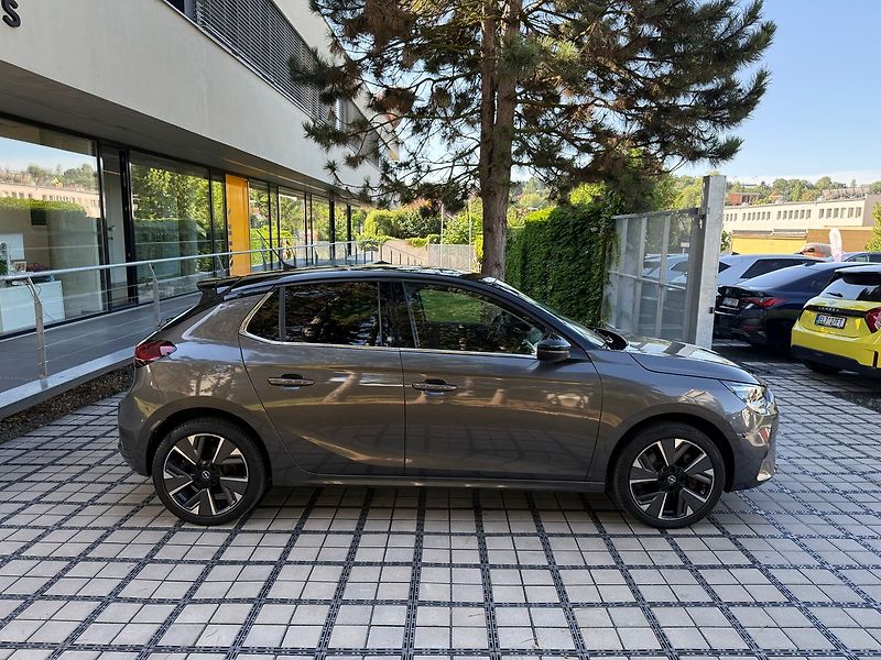 Opel Corsa e 50kWh Elegance - fotka 36 z 37