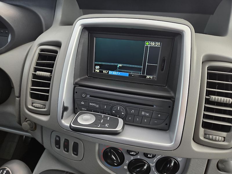 Opel Vivaro (2011) 2.5 CDTI Tour Cosmo - fotka 24 z 35