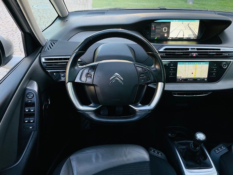 Citroën Grand C4 Picasso 2.0HDi MAN 7MÍST KAMERA TAŽNÉ - fotka 25 z 54