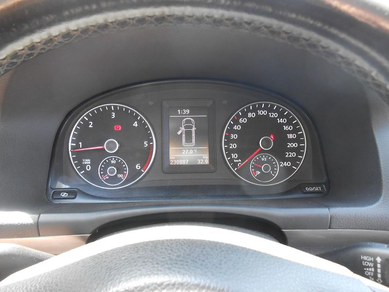 Volkswagen Touran 1.6TDi, NAVI,7Míst!!! - fotka 32 z 43