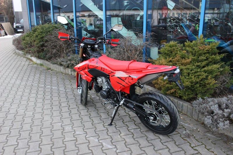 QJ Motor (2026) COV 125  MOTARD  2026 NOVINKA - fotka 9 z 9
