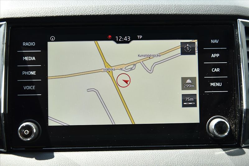 Škoda Karoq 1.6 TDI 85kW DSG STYLE ČR - fotka 20 z 26