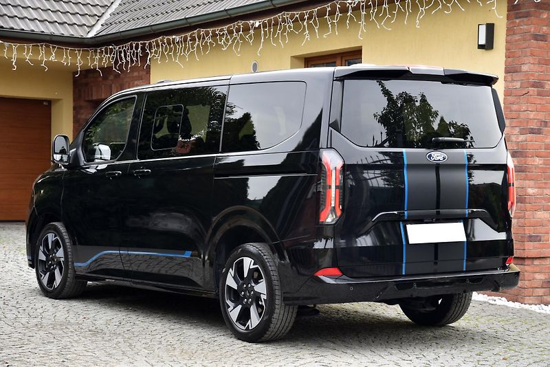 Ford Tourneo Custom L1 SPORT 2.0 EcoBlue,LED,ČR,1M - fotka 3 z 50
