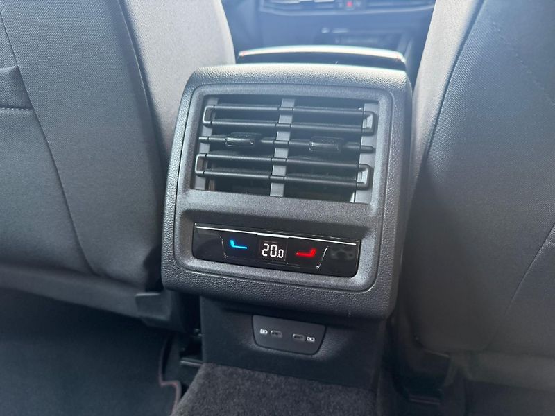 Volkswagen Golf GTI 2.0 TSI 180kW DSG - fotka 22 z 24