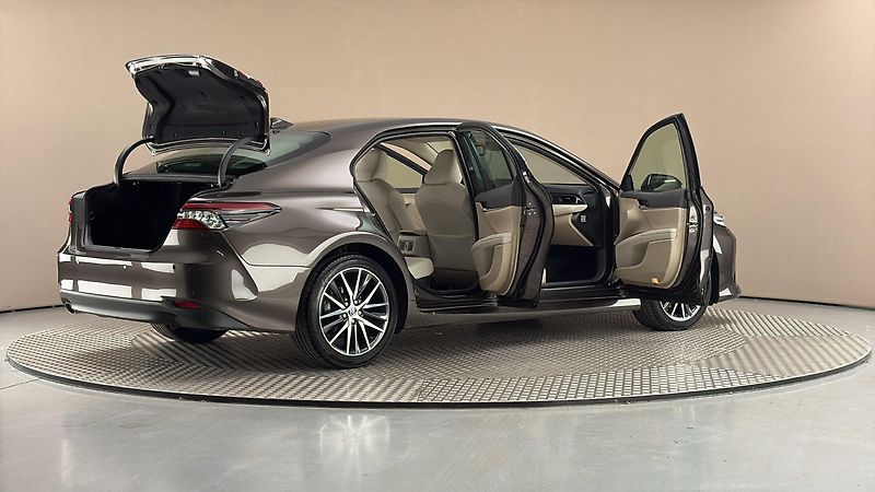 Toyota Camry 2.5 Hybrid AUT Executive - fotka 6 z 29