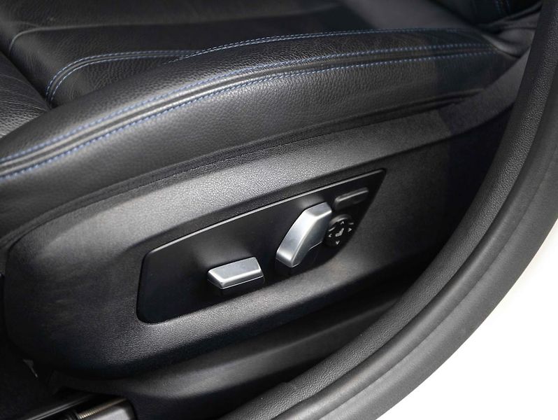 BMW Řada 5 540d xDrive - fotka 16 z 23