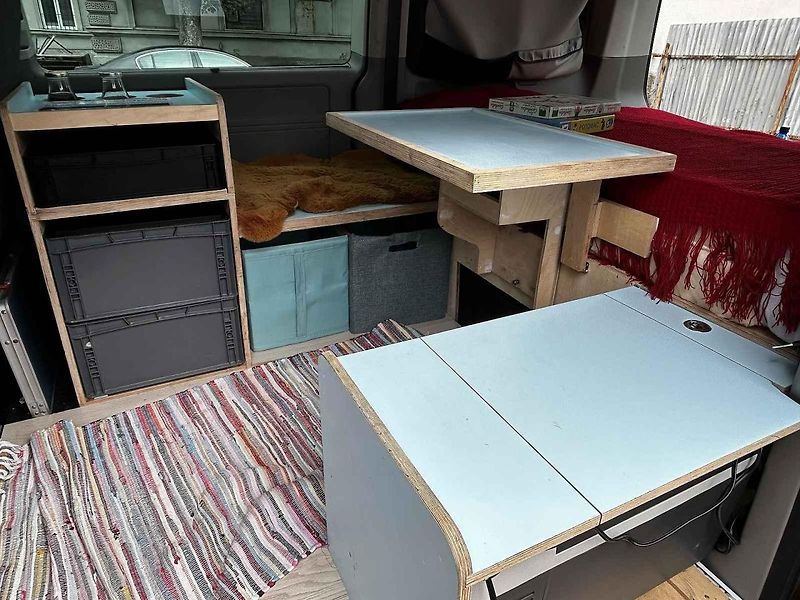 DIY karavan festival na Žižkárně v Českých Budějovicích. Dodávka Stanislava Vlažného.