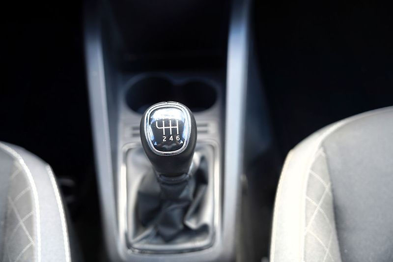 Škoda Fabia 1.0 TSI 81kW ČR/Al.kola/klima - fotka 31 z 38