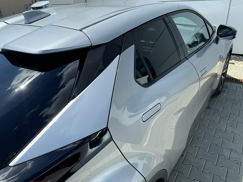 Toyota C-HR STYLE 1,8 HYBRID 90kW - fotka 27 z 32