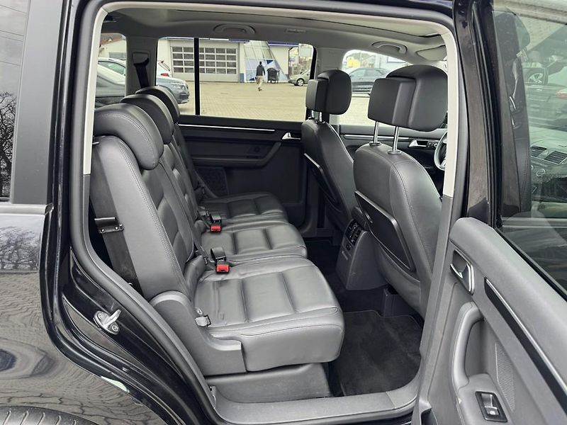 Volkswagen Touran 2.0 TDI 130 kW DSG Highline - fotka 10 z 35
