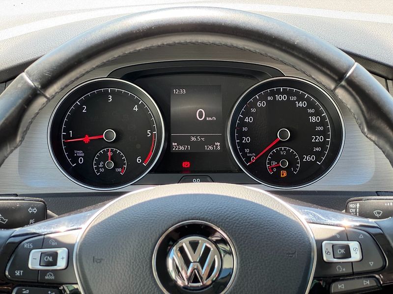 Volkswagen Golf (2016) R-line 1.6TDI 81kW - fotka 17 z 28