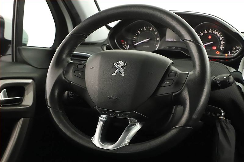 Peugeot 2008 (2015) 1.2 PureTech, Tempomat - fotka 8 z 12