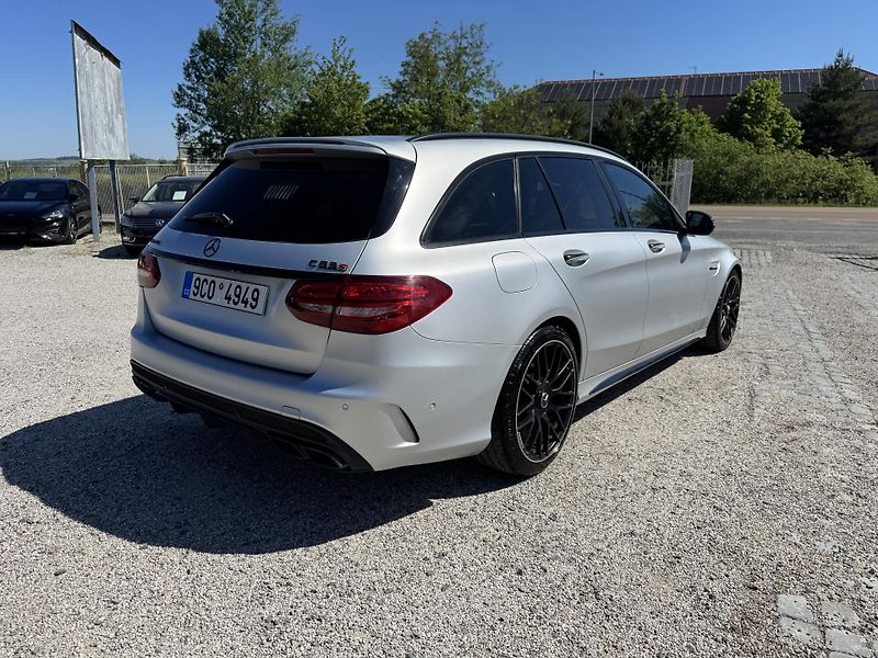 Mercedes-Benz Třídy C (2017) C63S AMG V8 Biturbo  - fotka 7 z 55