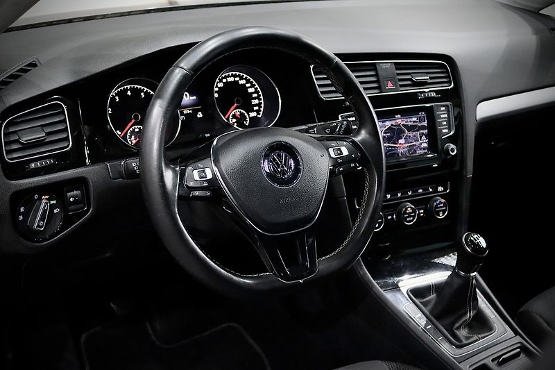 Volkswagen Golf 7 Variant 1.4 TSI 90 kW - fotka 12 z 37