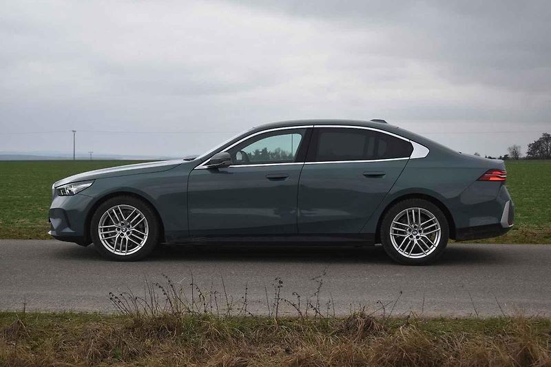 Nové BMW 5 je určeno ke klidnějšímu cestování