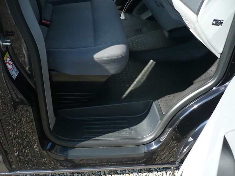 Volkswagen Transporter 2.0TDI DPH 3/9Míst Osobní - fotka 17 z 25