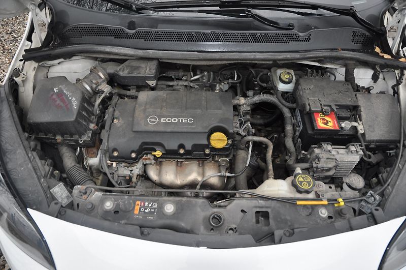 Opel Corsa 1.2i 51kW - fotka 9 z 12
