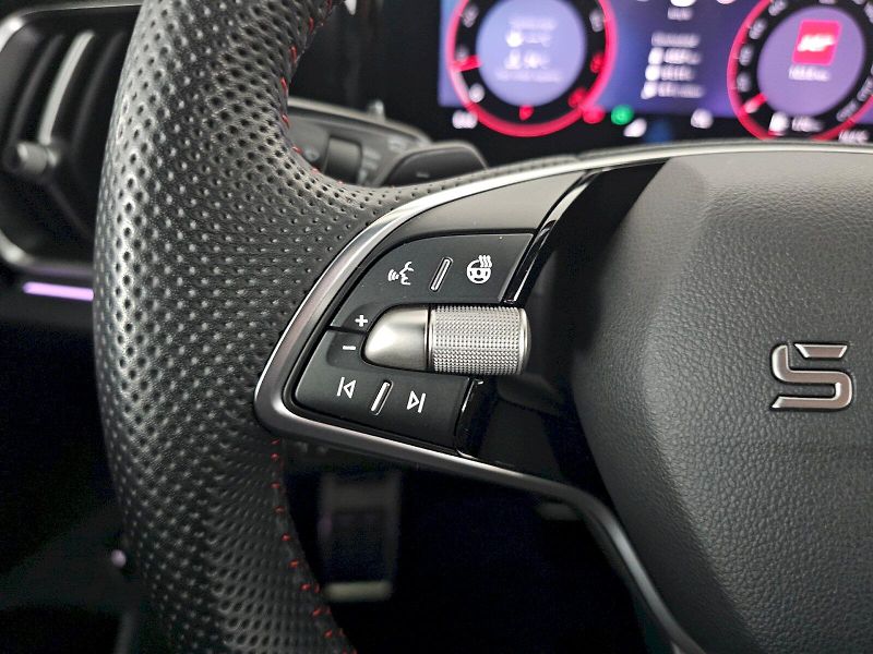 Škoda Kodiaq (2025) RS 2.0TSi 195kW 4X4 WEBASTO TA - fotka 10 z 35