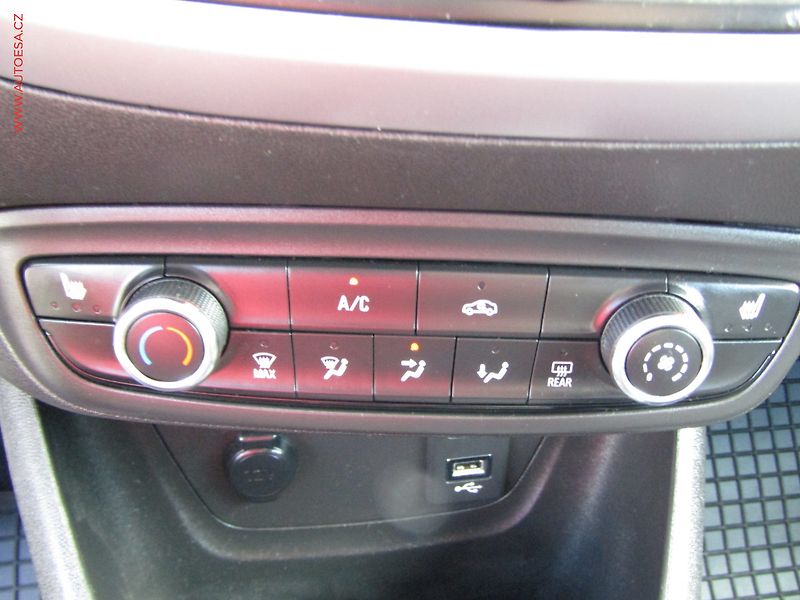 Opel Crossland (2021) 1.2 T, ČR, Navi, kamera - fotka 16 z 22