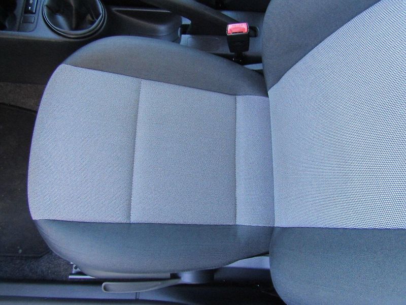 Škoda Fabia (2012) 1.2 12v 44kW ZIMNÍ PNEU - fotka 20 z 34