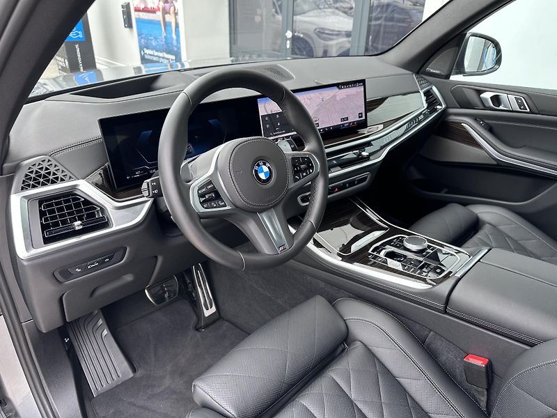 BMW X5 xDrive30d M-Sport - fotka 13 z 34