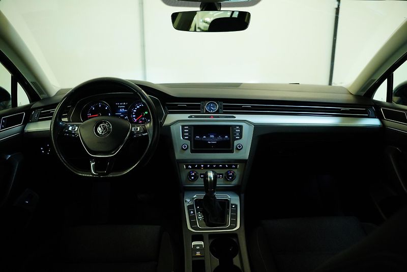 Volkswagen Passat - fotka 5 z 28