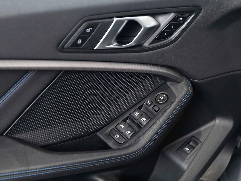 BMW Řada 1 M135i xDrive - fotka 17 z 22