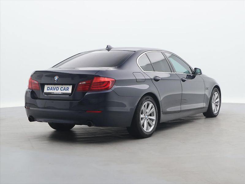 BMW Řada 5 3,0 535i 225kW Aut.klima Kůže - fotka 7 z 41